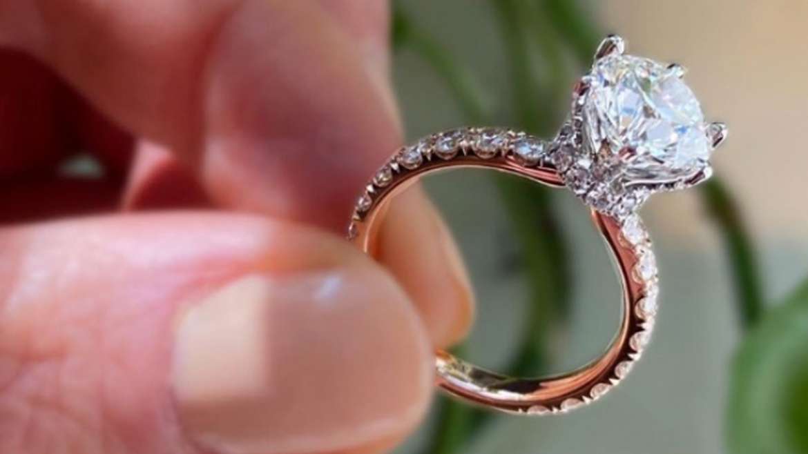 Begin Your Year with the Perfect Proposal: Your Guide to Buying an Engagement Ring
