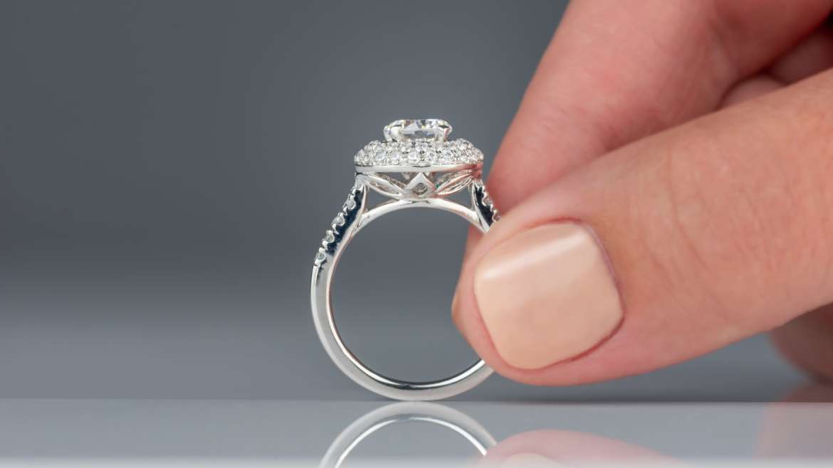 CLOSEUP OF WOMAN HOLDING DIAMOND ENGAGEMENT RING 1800X1202 1 1170X658 1